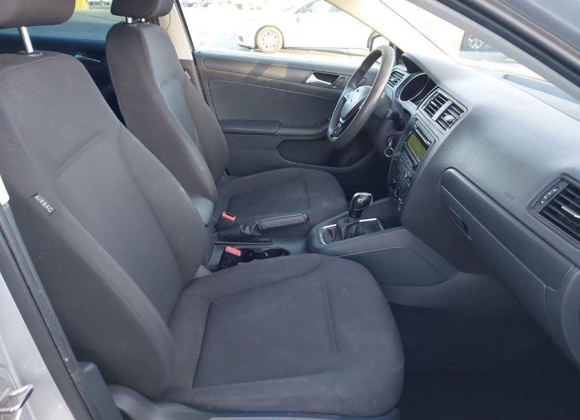 Photo 5 of 2015 Volkswagen Jetta 2.0L S (VIN 3VW2K7AJ1FM333409)