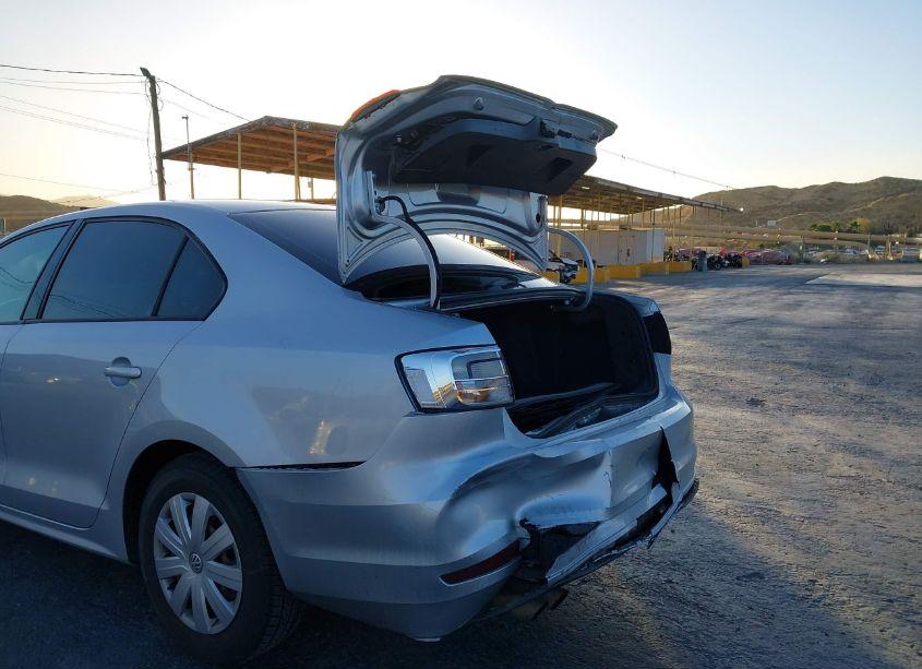 Photo 6 of 2015 Volkswagen Jetta 2.0L S (VIN 3VW2K7AJ1FM333409)