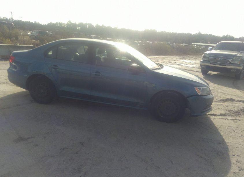 2015 Volkswagen Jetta 2.0L S (VIN 3VW2K7AJ1FM400638) main photo