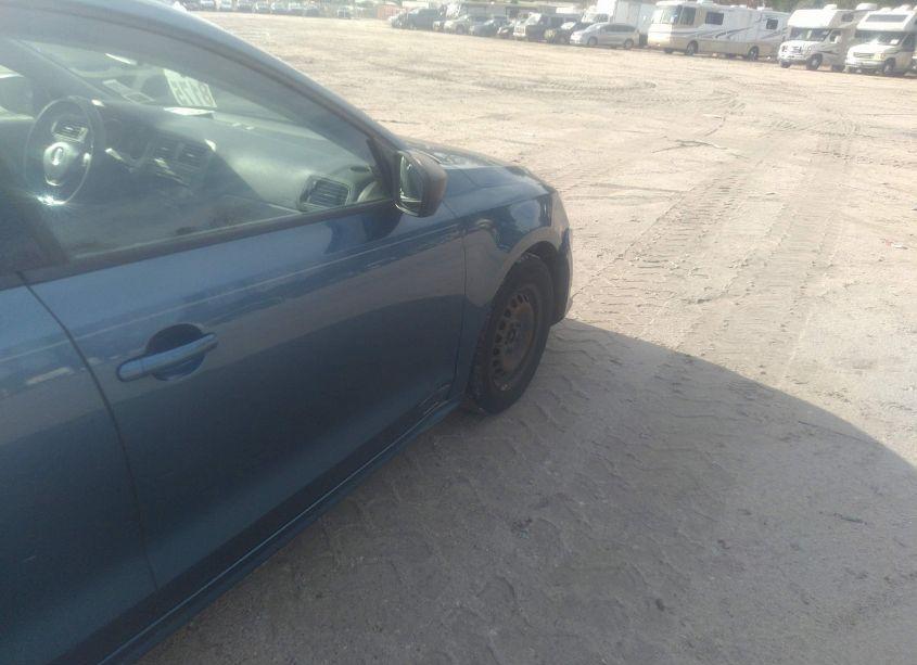 Photo 6 of 2015 Volkswagen Jetta 2.0L S (VIN 3VW2K7AJ1FM400638)