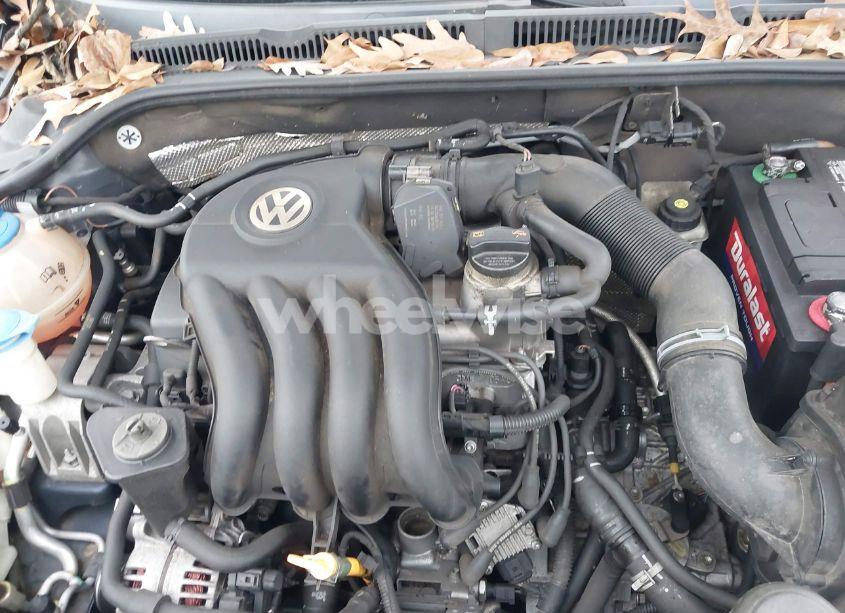 Photo 10 of 2011 Volkswagen Jetta 2.0L S (VIN 3VW2K7AJ2BM096410)