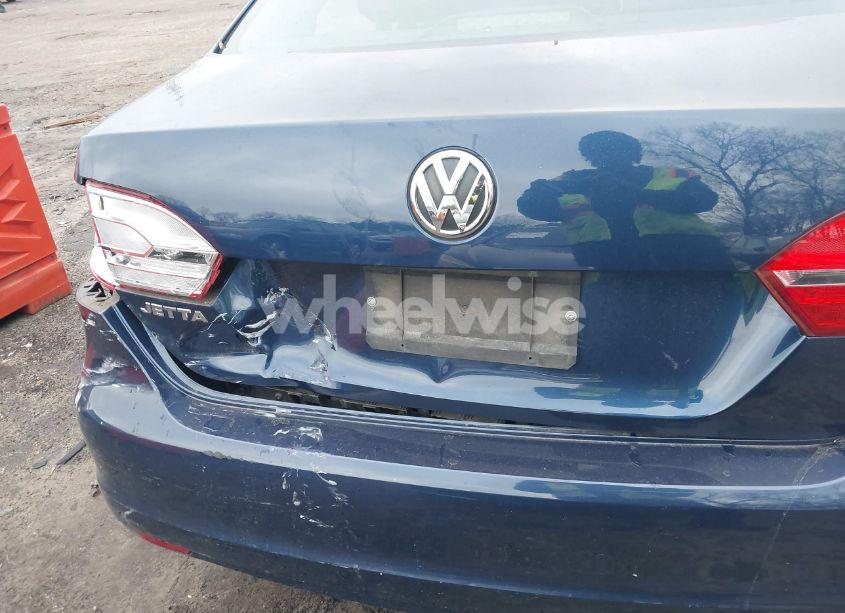 Photo 12 of 2011 Volkswagen Jetta 2.0L S (VIN 3VW2K7AJ2BM096410)