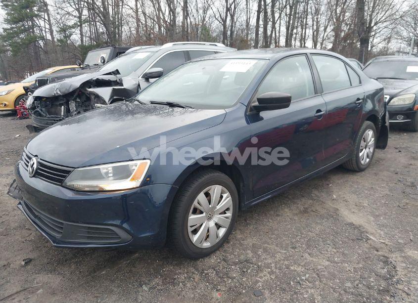 Photo 2 of 2011 Volkswagen Jetta 2.0L S (VIN 3VW2K7AJ2BM096410)