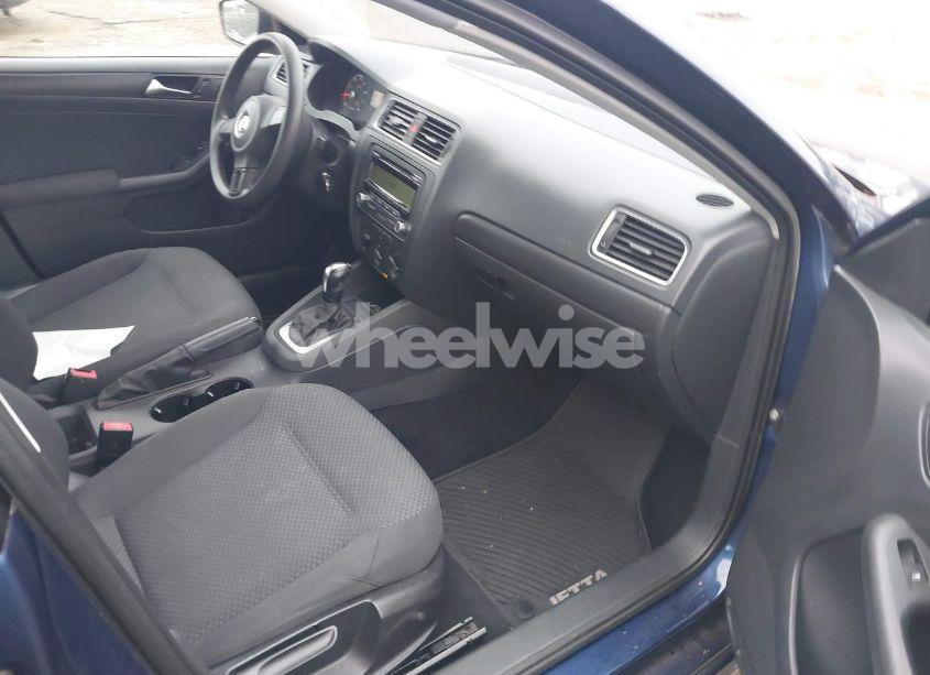 Photo 5 of 2011 Volkswagen Jetta 2.0L S (VIN 3VW2K7AJ2BM096410)