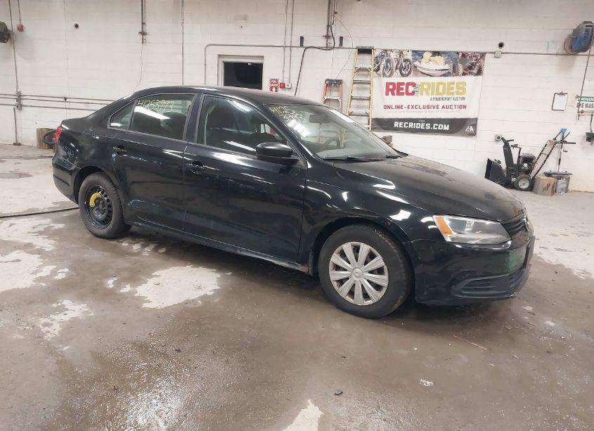 2011 Volkswagen Jetta 2.0L S (VIN 3VW2K7AJ2BM106935) main photo