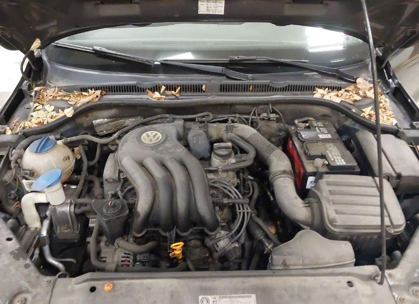 Photo 10 of 2011 Volkswagen Jetta 2.0L S (VIN 3VW2K7AJ2BM106935)