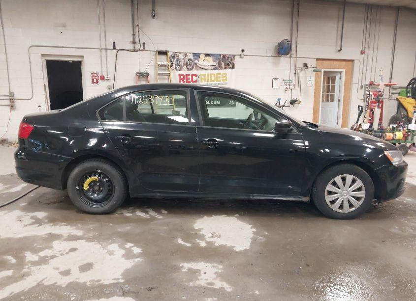 Photo 14 of 2011 Volkswagen Jetta 2.0L S (VIN 3VW2K7AJ2BM106935)