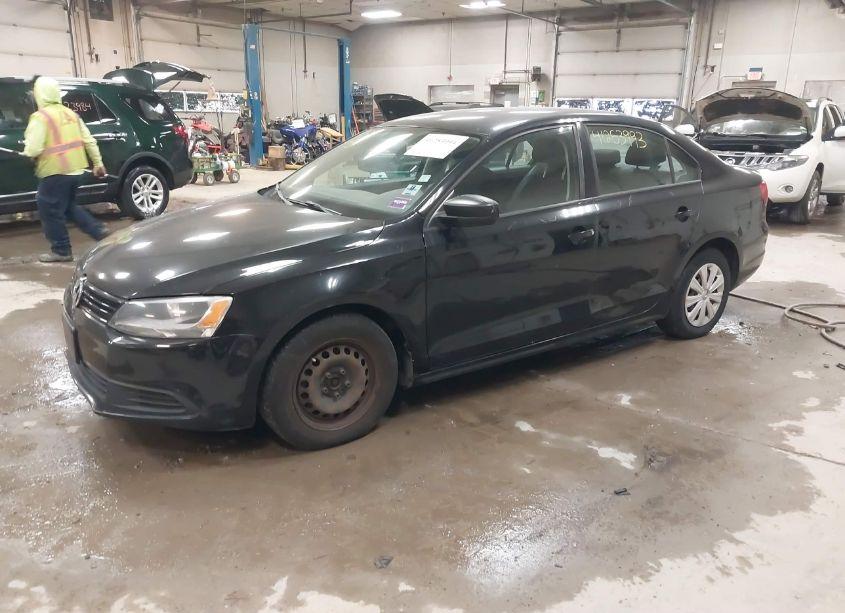 Photo 2 of 2011 Volkswagen Jetta 2.0L S (VIN 3VW2K7AJ2BM106935)