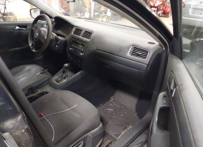 Photo 5 of 2011 Volkswagen Jetta 2.0L S (VIN 3VW2K7AJ2BM106935)