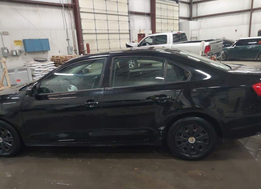 Photo 15 of 2011 Volkswagen Jetta 2.0L S (VIN 3VW2K7AJ2BM305953)