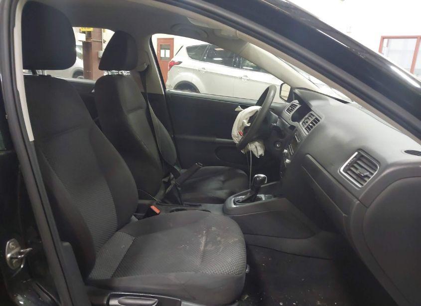 Photo 5 of 2011 Volkswagen Jetta 2.0L S (VIN 3VW2K7AJ2BM305953)