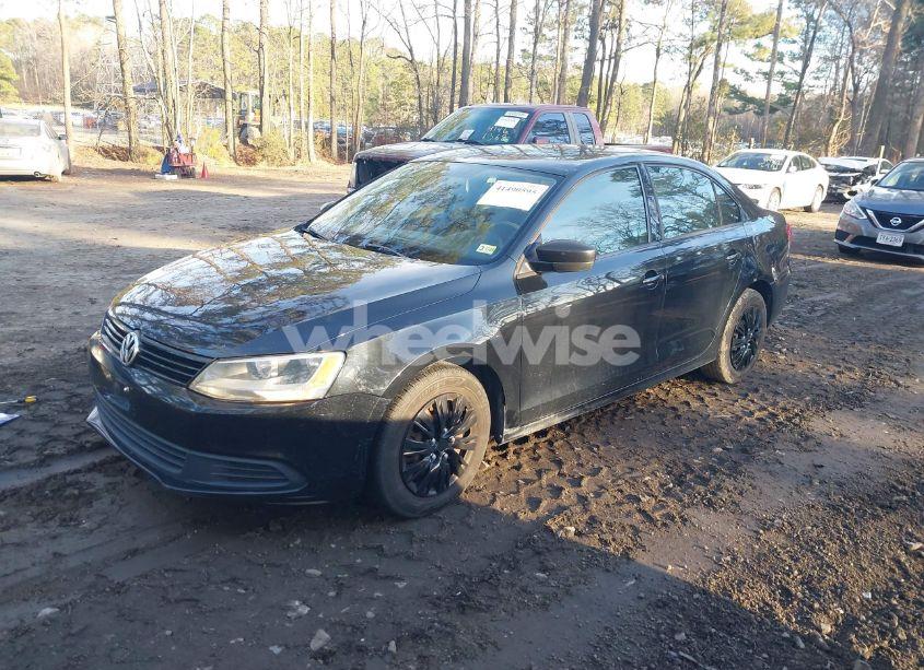 Photo 2 of 2011 Volkswagen Jetta 2.0L S (VIN 3VW2K7AJ2BM338838)