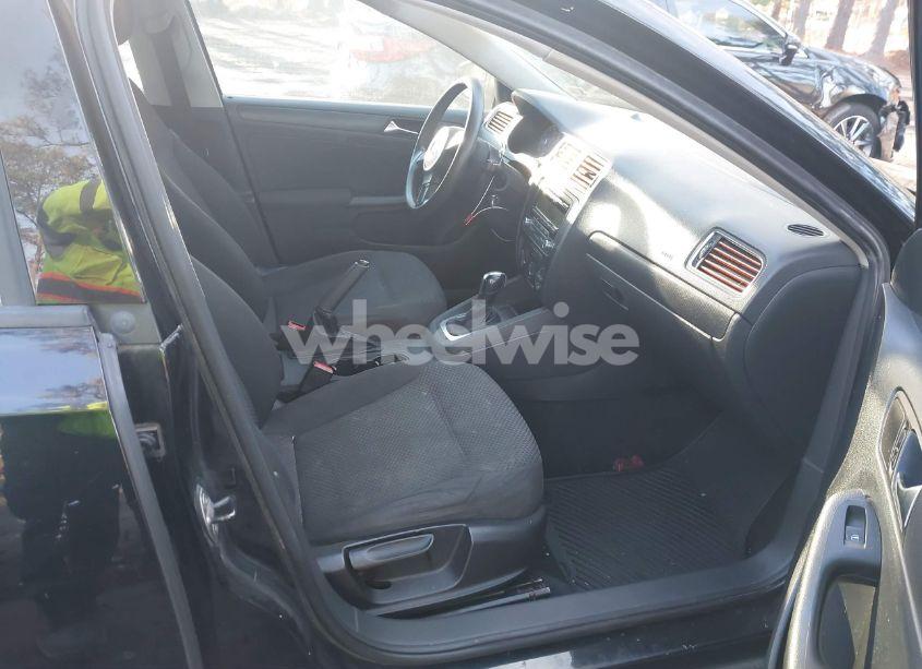 Photo 5 of 2011 Volkswagen Jetta 2.0L S (VIN 3VW2K7AJ2BM338838)