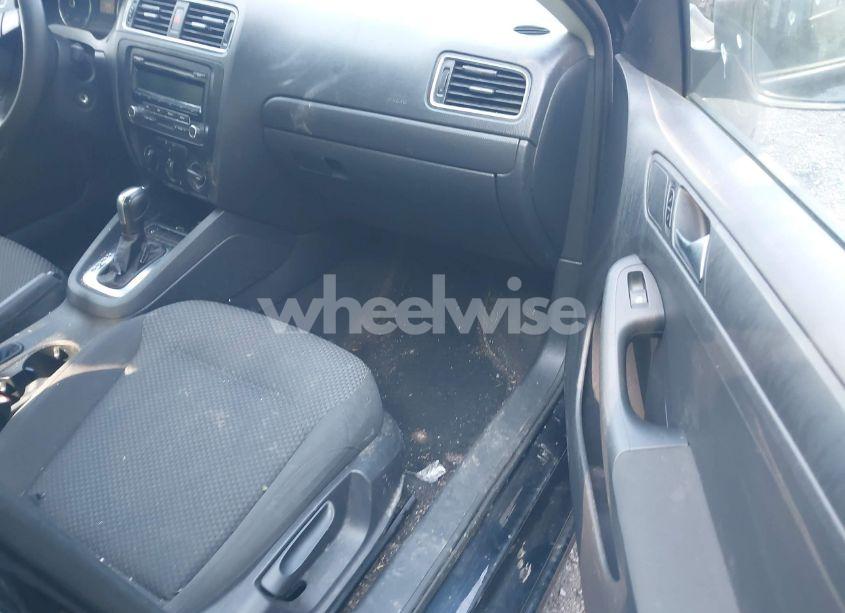 Photo 5 of 2012 Volkswagen Jetta 2.0L S (VIN 3VW2K7AJ2CM358072)
