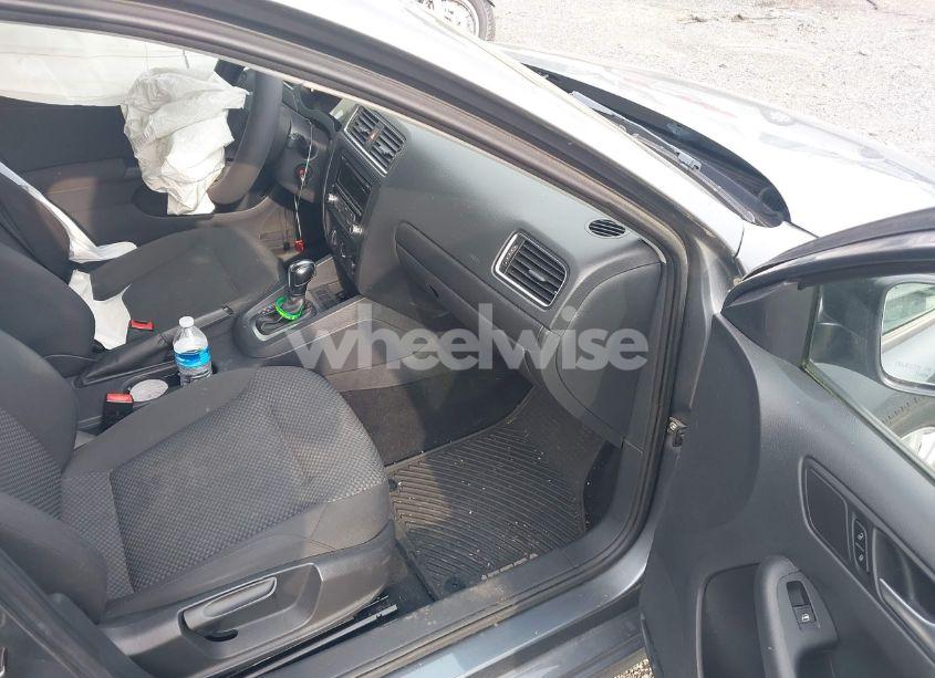 Photo 5 of 2012 Volkswagen Jetta 2.0L S (VIN 3VW2K7AJ2CM392383)