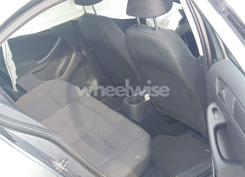 Photo 8 of 2012 Volkswagen Jetta 2.0L S (VIN 3VW2K7AJ2CM392383)