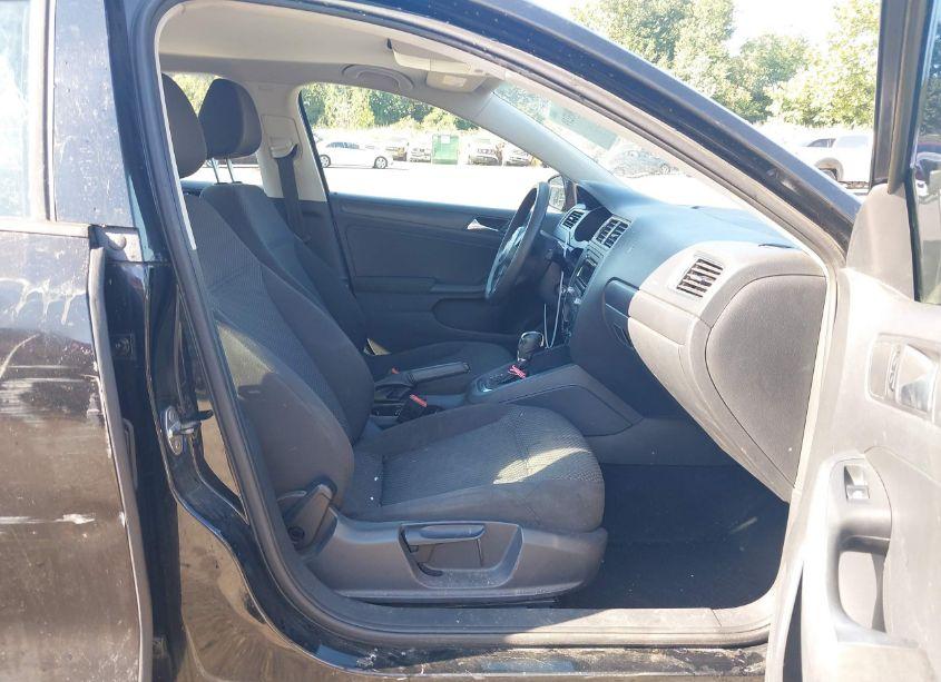 Photo 5 of 2012 Volkswagen Jetta 2.0L S (VIN 3VW2K7AJ2CM392691)