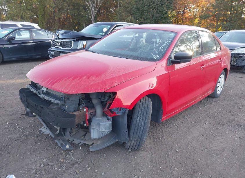 Photo 2 of 2013 Volkswagen Jetta 2.0L S (VIN 3VW2K7AJ2DM233428)