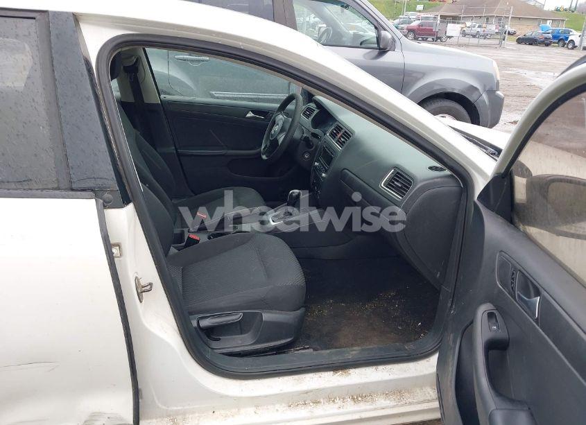 Photo 5 of 2013 Volkswagen Jetta 2.0L S (VIN 3VW2K7AJ2DM237351)