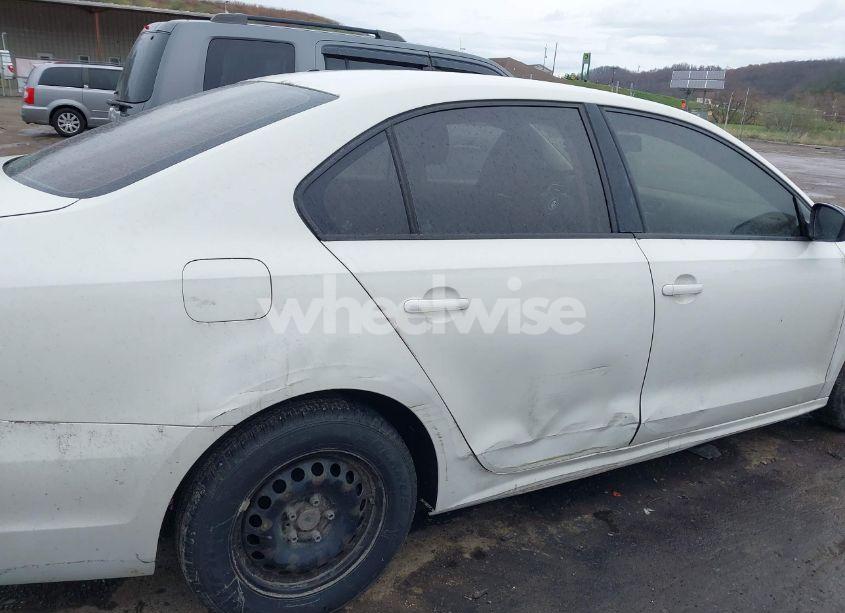 Photo 6 of 2013 Volkswagen Jetta 2.0L S (VIN 3VW2K7AJ2DM237351)