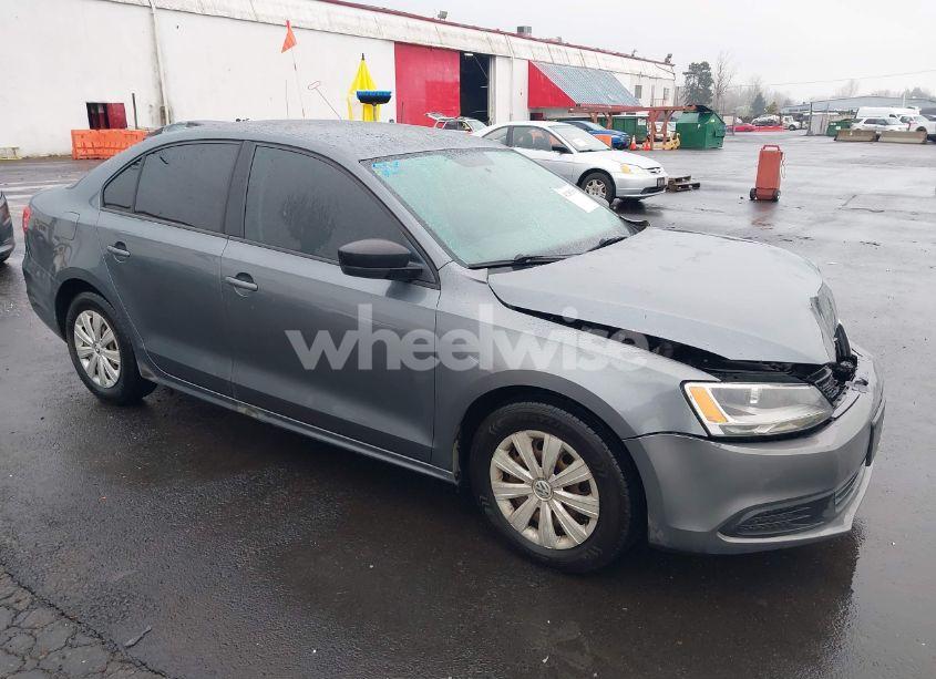 2013 Volkswagen Jetta 2.0L S (VIN 3VW2K7AJ2DM290664) main photo