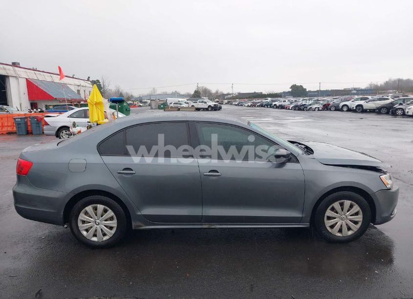 Photo 13 of 2013 Volkswagen Jetta 2.0L S (VIN 3VW2K7AJ2DM290664)