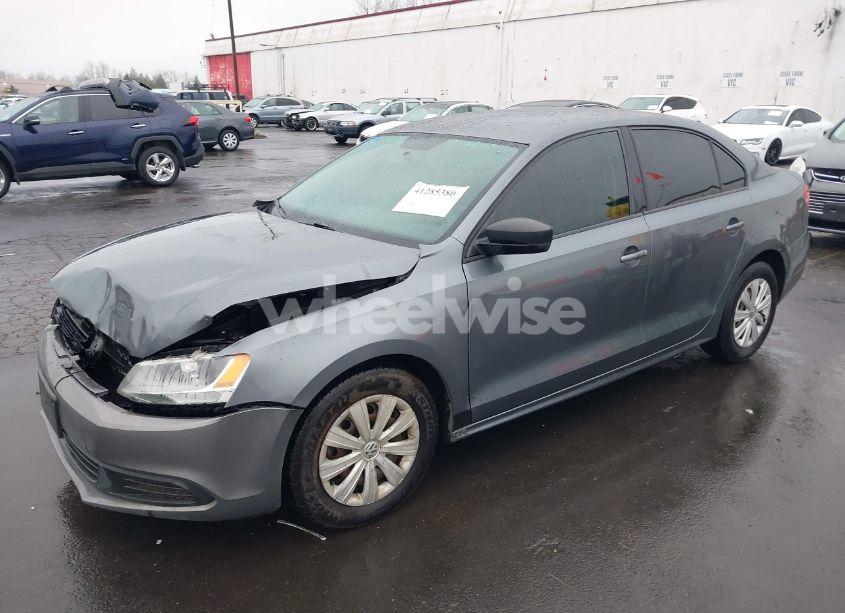 Photo 2 of 2013 Volkswagen Jetta 2.0L S (VIN 3VW2K7AJ2DM290664)
