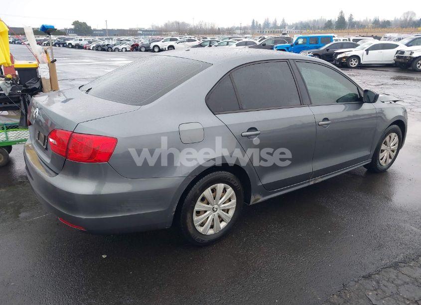 Photo 4 of 2013 Volkswagen Jetta 2.0L S (VIN 3VW2K7AJ2DM290664)