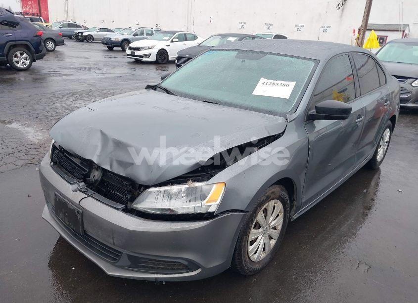 Photo 6 of 2013 Volkswagen Jetta 2.0L S (VIN 3VW2K7AJ2DM290664)