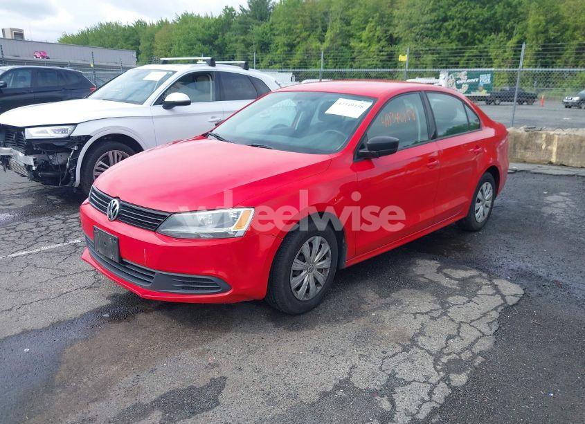 Photo 2 of 2013 Volkswagen Jetta 2.0L BASE/2.0L S (VIN 3VW2K7AJ2DM312534)