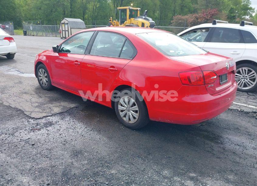 Photo 3 of 2013 Volkswagen Jetta 2.0L BASE/2.0L S (VIN 3VW2K7AJ2DM312534)