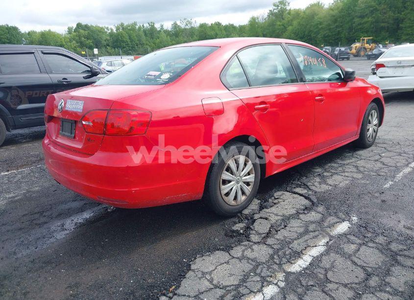 Photo 4 of 2013 Volkswagen Jetta 2.0L BASE/2.0L S (VIN 3VW2K7AJ2DM312534)