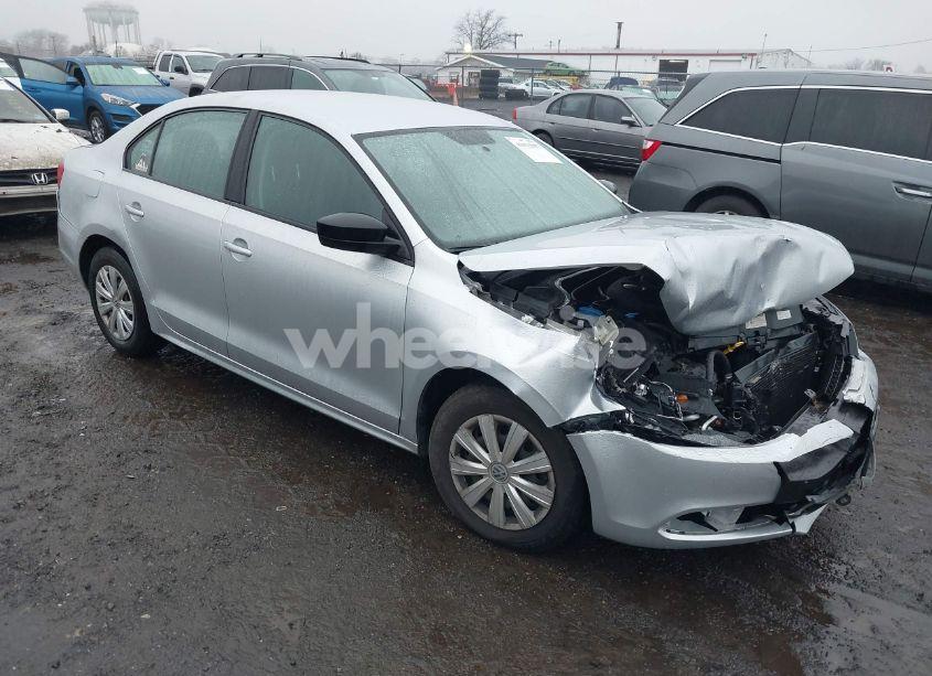 2013 Volkswagen Jetta 2.0L S (VIN 3VW2K7AJ2DM318320) main photo