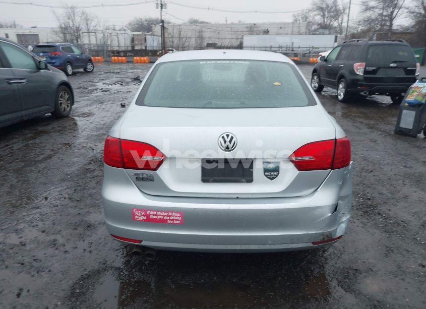 Photo 16 of 2013 Volkswagen Jetta 2.0L S (VIN 3VW2K7AJ2DM318320)