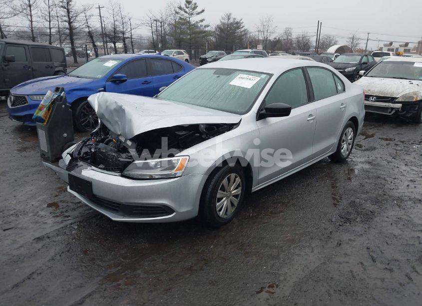 Photo 2 of 2013 Volkswagen Jetta 2.0L S (VIN 3VW2K7AJ2DM318320)