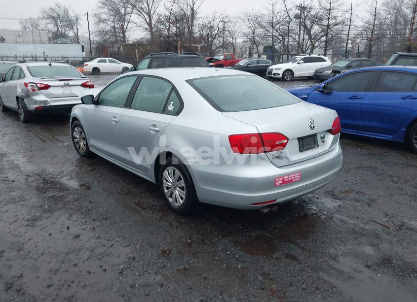 Photo 3 of 2013 Volkswagen Jetta 2.0L S (VIN 3VW2K7AJ2DM318320)