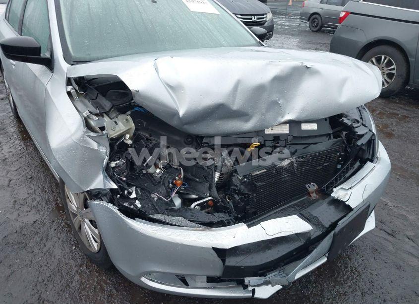 Photo 6 of 2013 Volkswagen Jetta 2.0L S (VIN 3VW2K7AJ2DM318320)