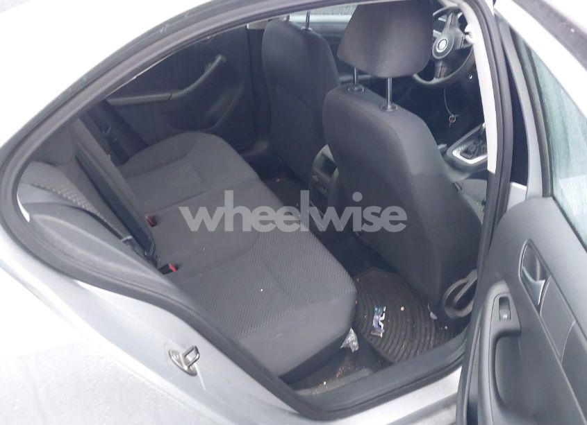 Photo 8 of 2013 Volkswagen Jetta 2.0L S (VIN 3VW2K7AJ2DM318320)