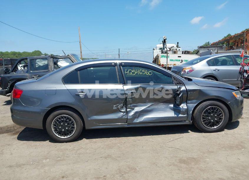 Photo 13 of 2013 Volkswagen Jetta 2.0L S (VIN 3VW2K7AJ2DM369459)