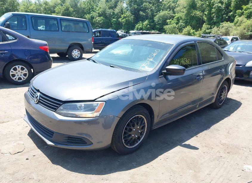 Photo 2 of 2013 Volkswagen Jetta 2.0L S (VIN 3VW2K7AJ2DM369459)