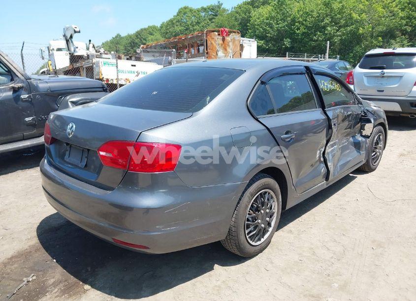 Photo 4 of 2013 Volkswagen Jetta 2.0L S (VIN 3VW2K7AJ2DM369459)