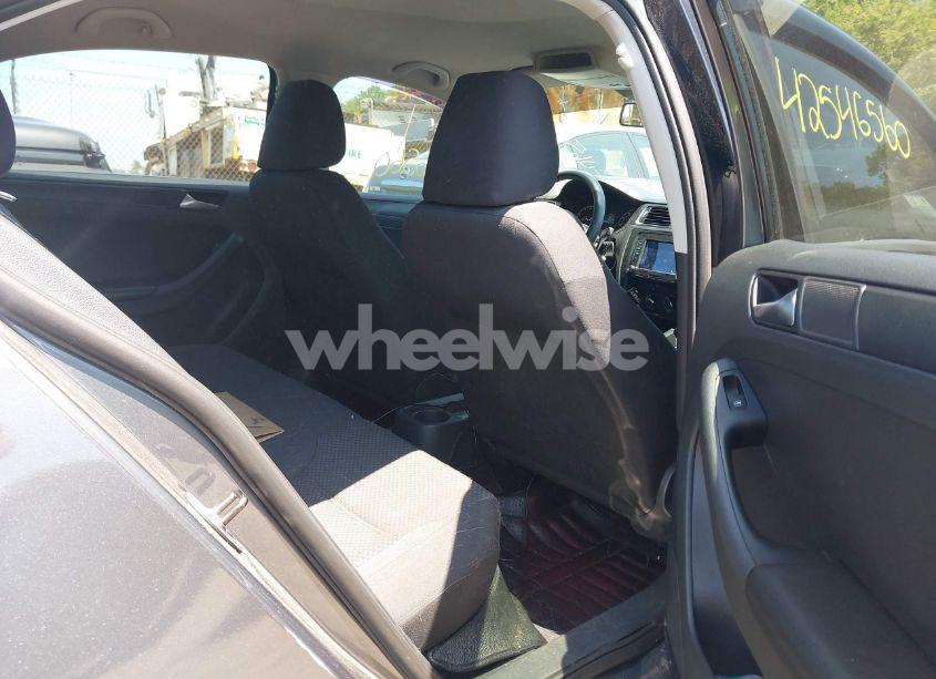 Photo 8 of 2013 Volkswagen Jetta 2.0L S (VIN 3VW2K7AJ2DM369459)