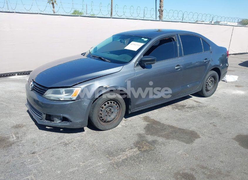 Photo 2 of 2013 Volkswagen Jetta 2.0L S (VIN 3VW2K7AJ2DM379876)