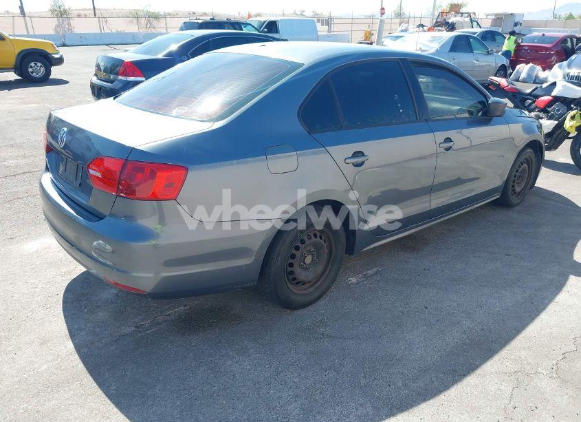 Photo 4 of 2013 Volkswagen Jetta 2.0L S (VIN 3VW2K7AJ2DM379876)