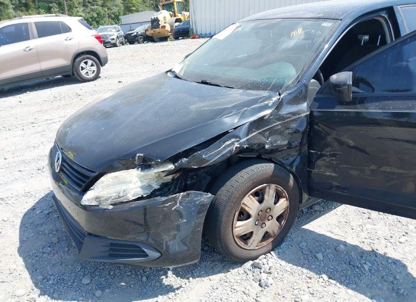 Photo 6 of 2014 Volkswagen Jetta 2.0L S (VIN 3VW2K7AJ2EM209132)