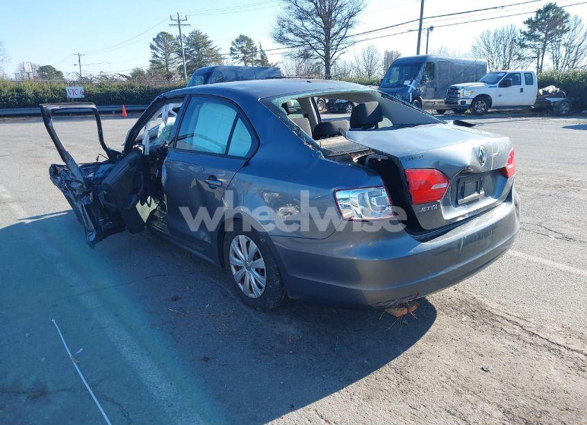 Photo 3 of 2014 Volkswagen Jetta 2.0L S (VIN 3VW2K7AJ2EM302832)