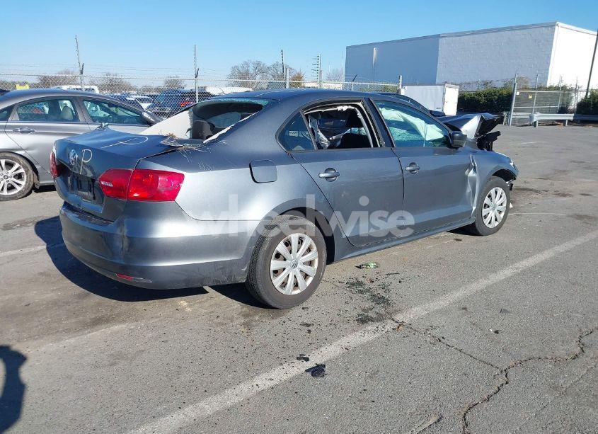 Photo 4 of 2014 Volkswagen Jetta 2.0L S (VIN 3VW2K7AJ2EM302832)