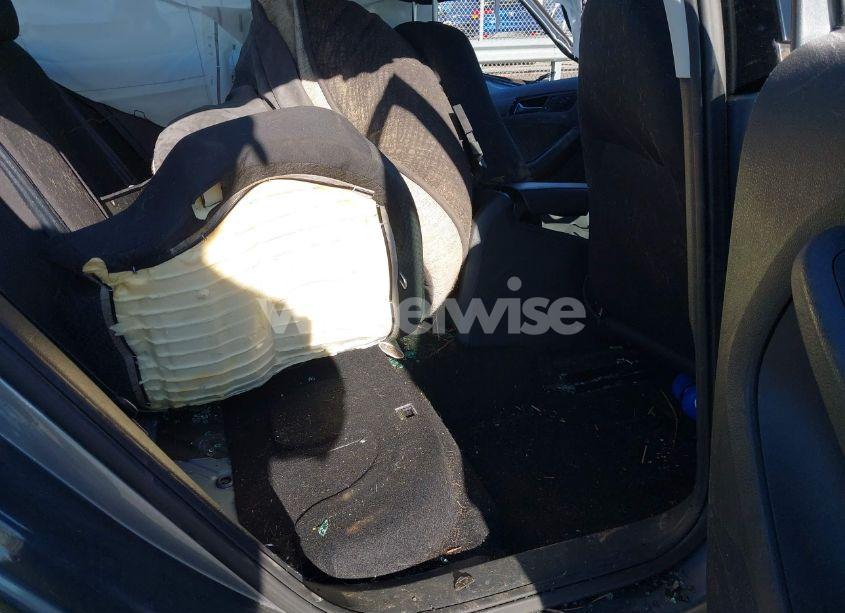 Photo 8 of 2014 Volkswagen Jetta 2.0L S (VIN 3VW2K7AJ2EM302832)