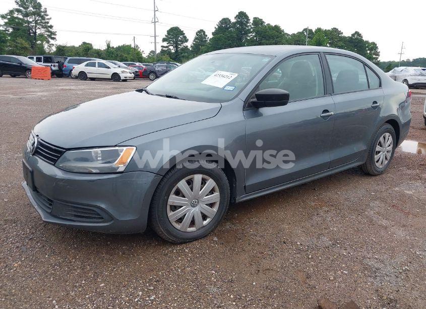 Photo 2 of 2014 Volkswagen Jetta 2.0L S (VIN 3VW2K7AJ2EM313510)