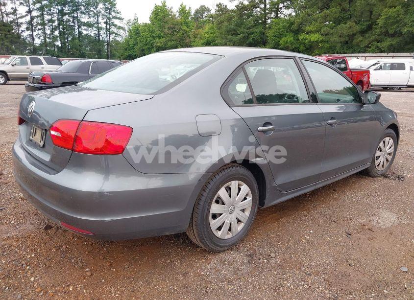 Photo 4 of 2014 Volkswagen Jetta 2.0L S (VIN 3VW2K7AJ2EM313510)
